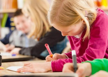 Ministerul Educaţiei a lansat licitaţia de manuale pentru clasele I, a II-a şi a III-a